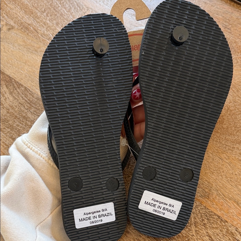 Havaianas Black and White Starry Flip Flops - Picture 2 of 2
